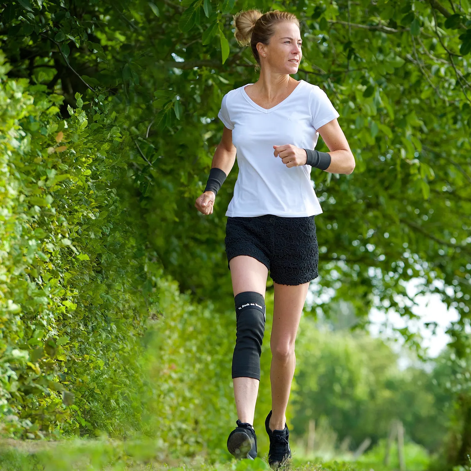 Back on Track Knee Brace genouillère noire serrage circulation