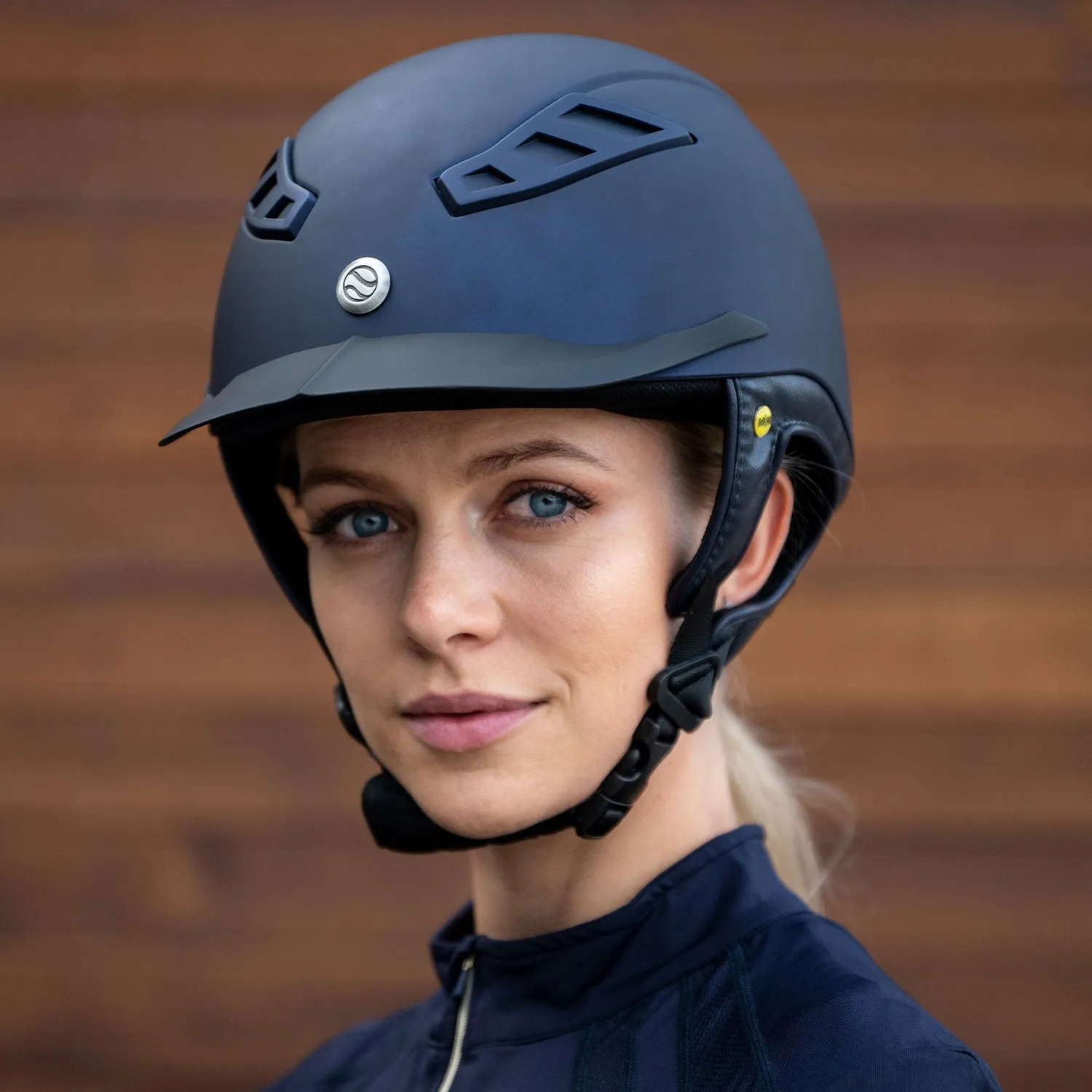 Back on Track EQ3 Lynx casque équitation bleu marine Mips
