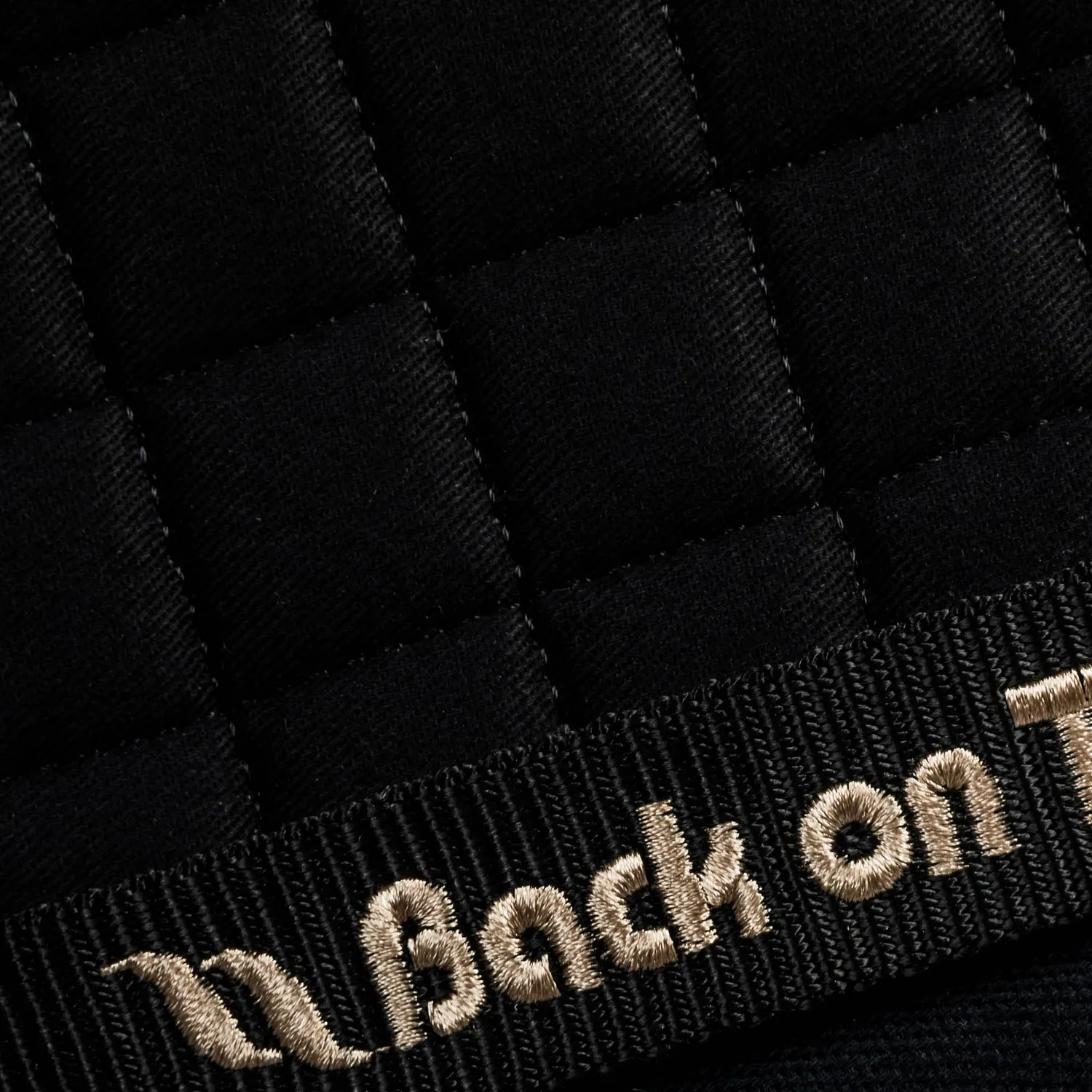 Back on Track No III tapis de selle obstacle noir Full anatomique