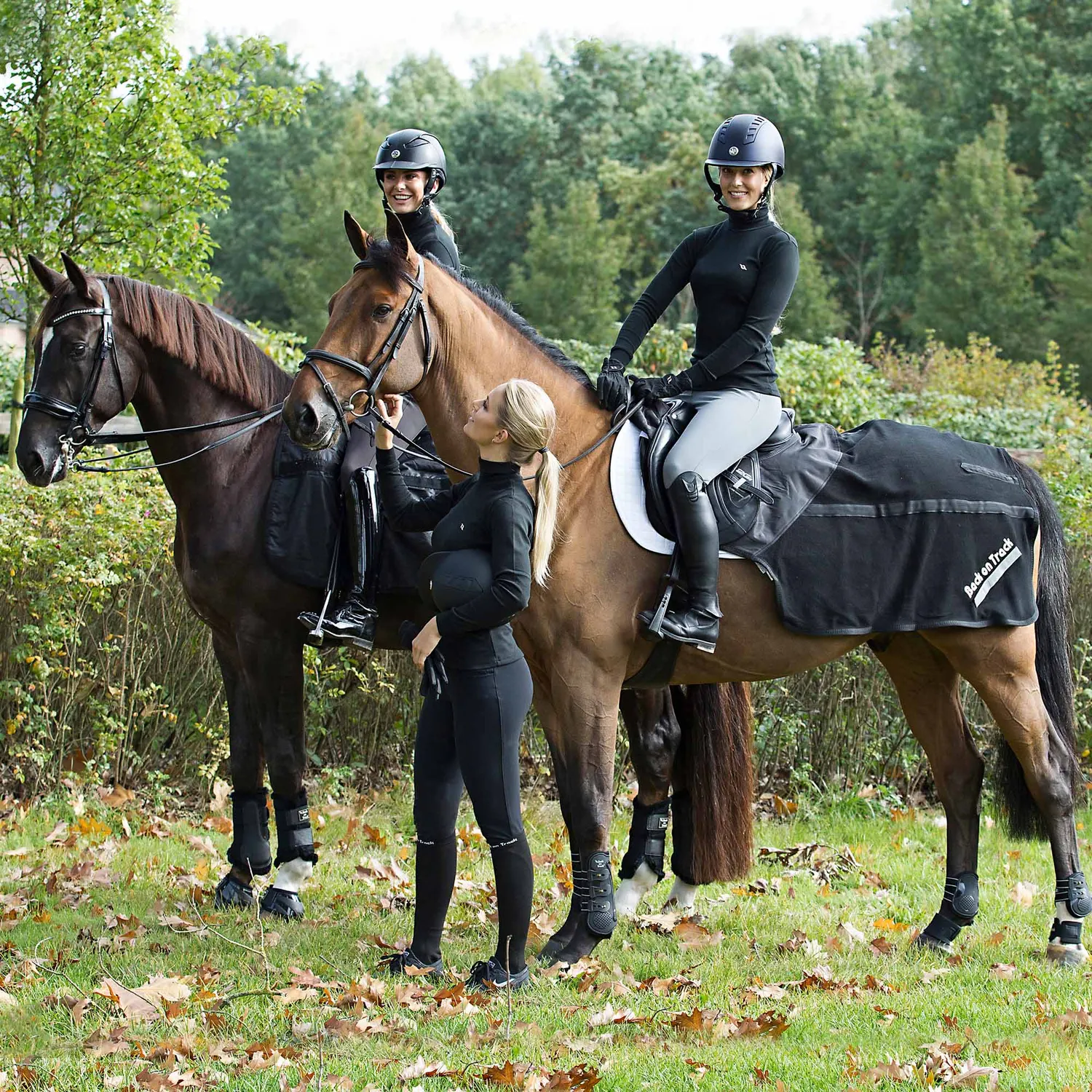 Back on Track Supreme couvre-reins cheval noir 145 cm polaire