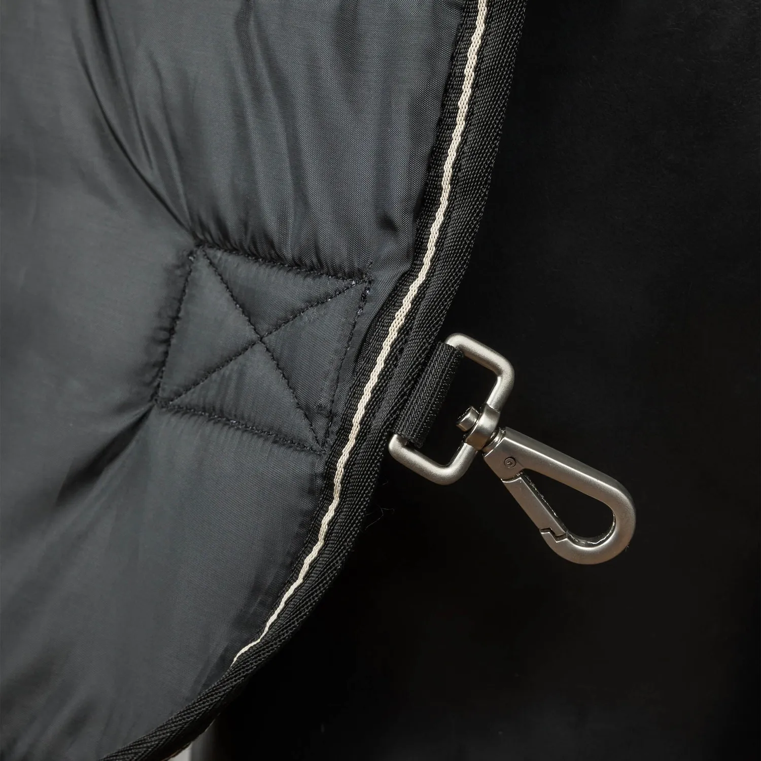Back on Track Rhyolite sous-couverture cheval noir 100g 135cm