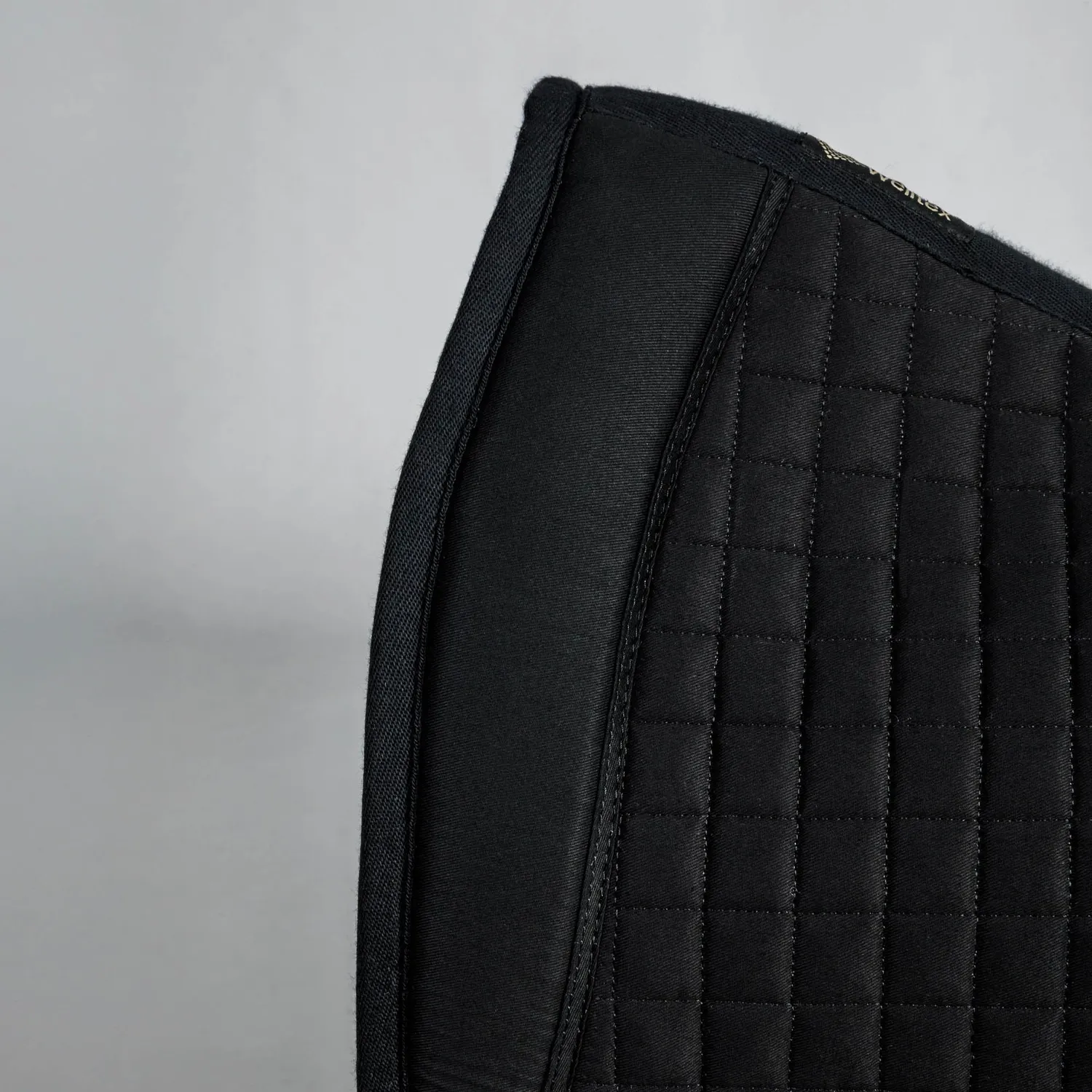 Back on Track No III tapis de selle dressage noir Full FIR