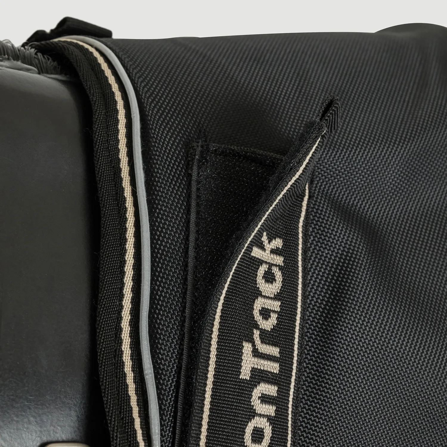 Back on Track Obsidian couverture turnout cheval noir 300g