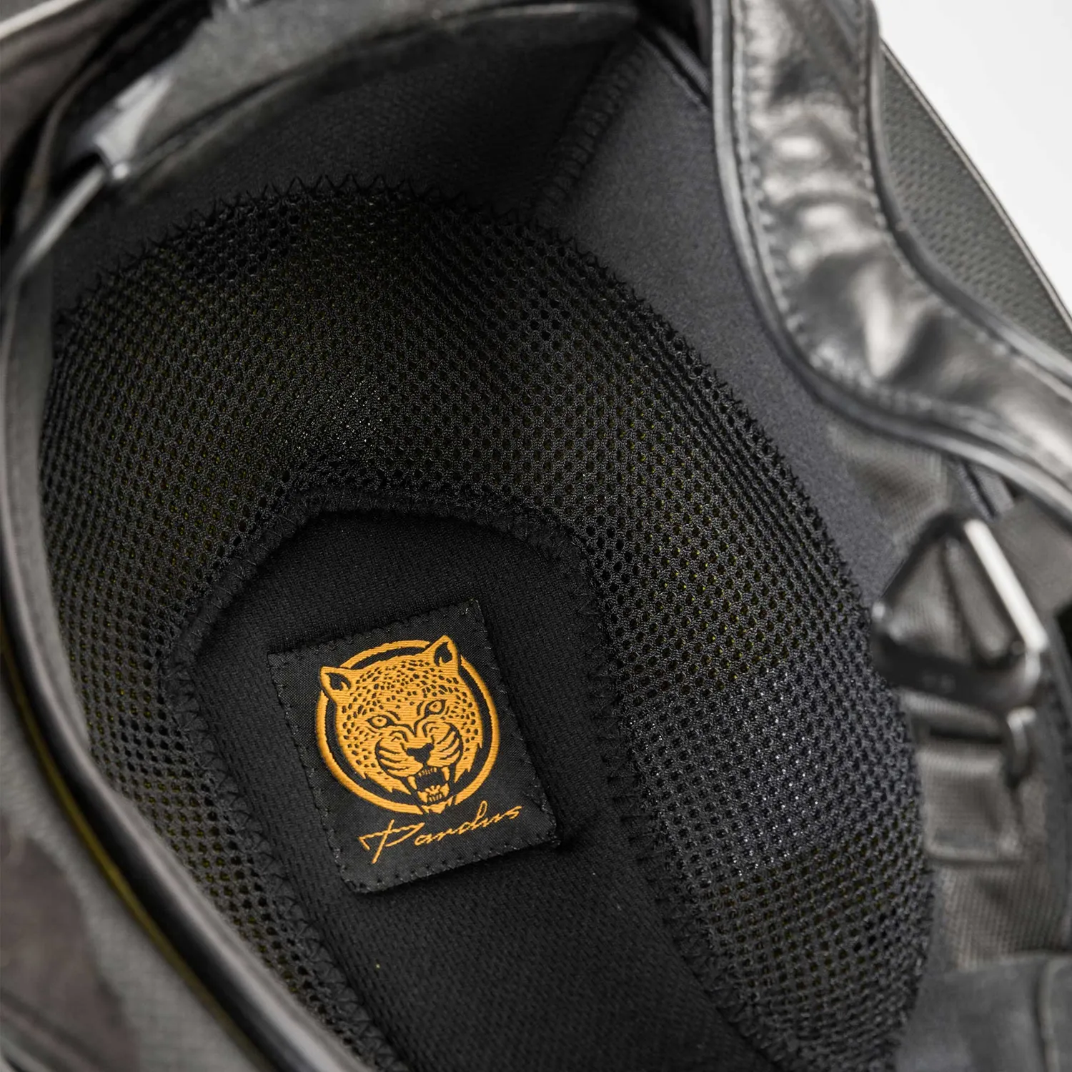 Back on Track EQ3 Pardus casque équitation Mips noir pression adaptée