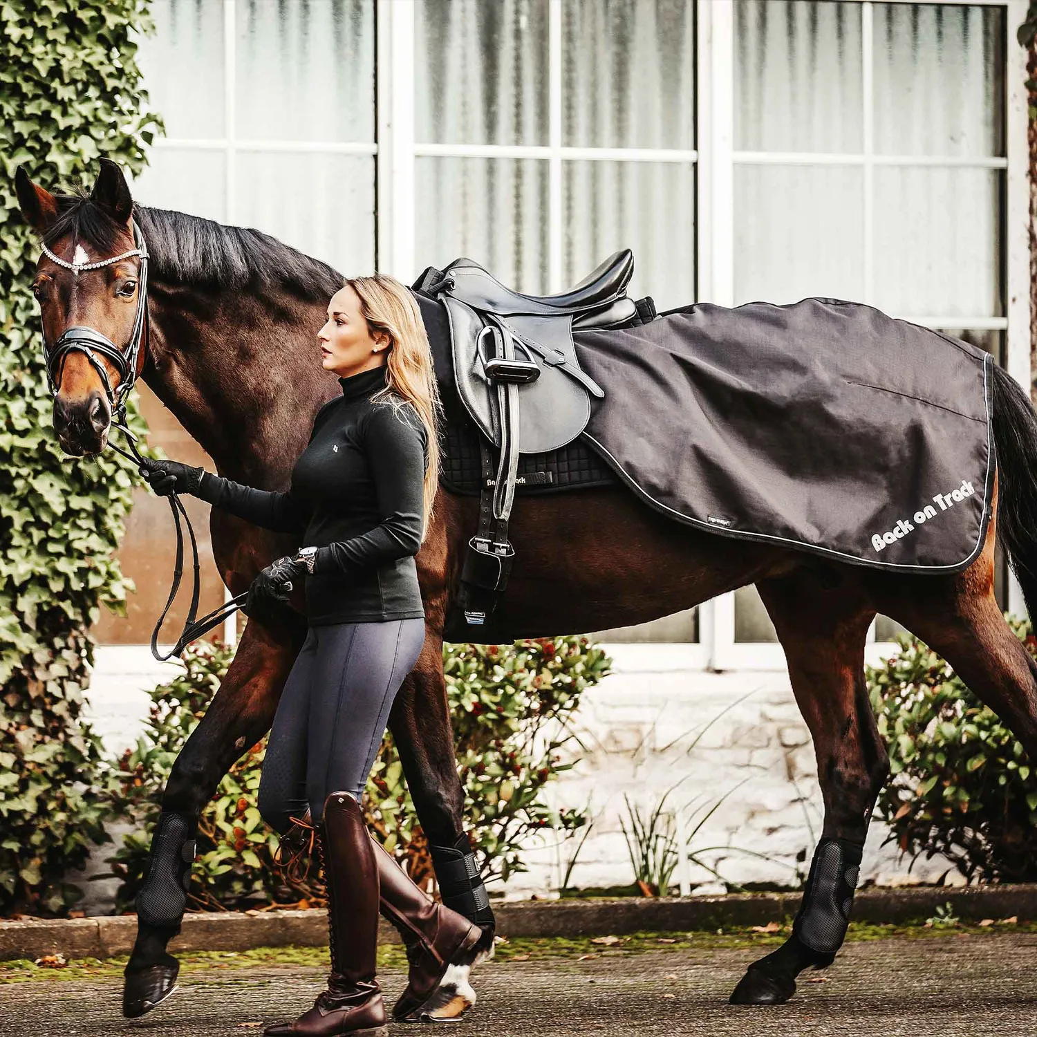 Back on Track Sammy couvre-reins cheval bleu 145 cm