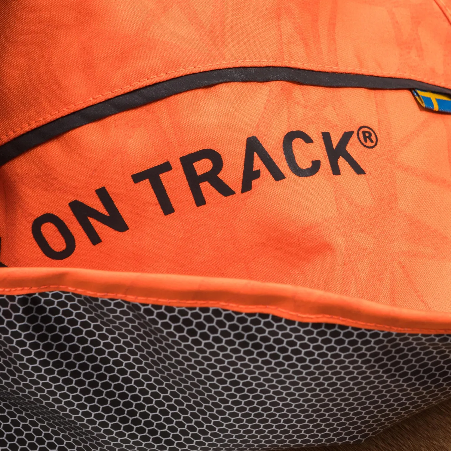 Back on Track Bay manteau pluie chien noir queue haute