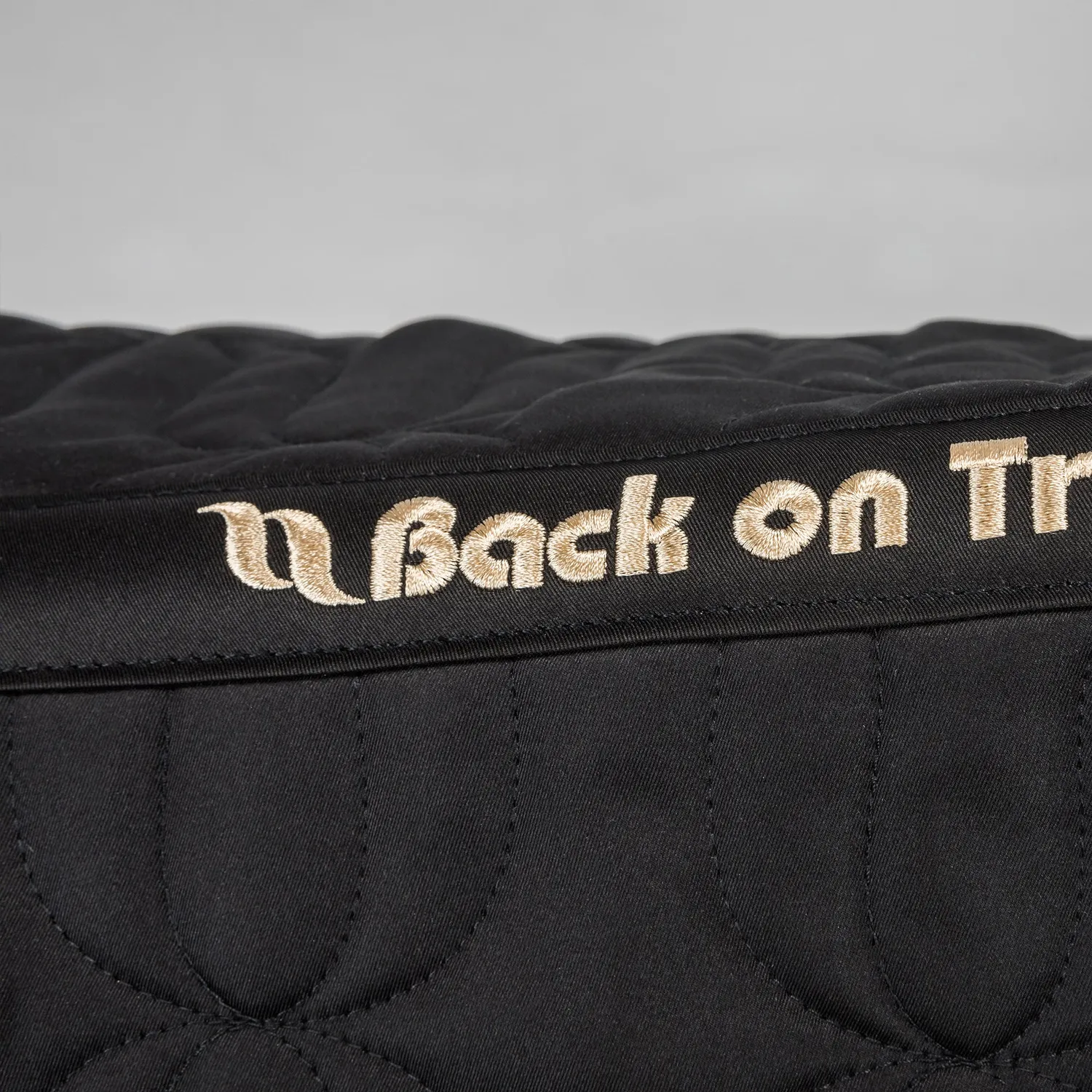 Back on Track Deep Nights tapis de selle obstacle noir Full
