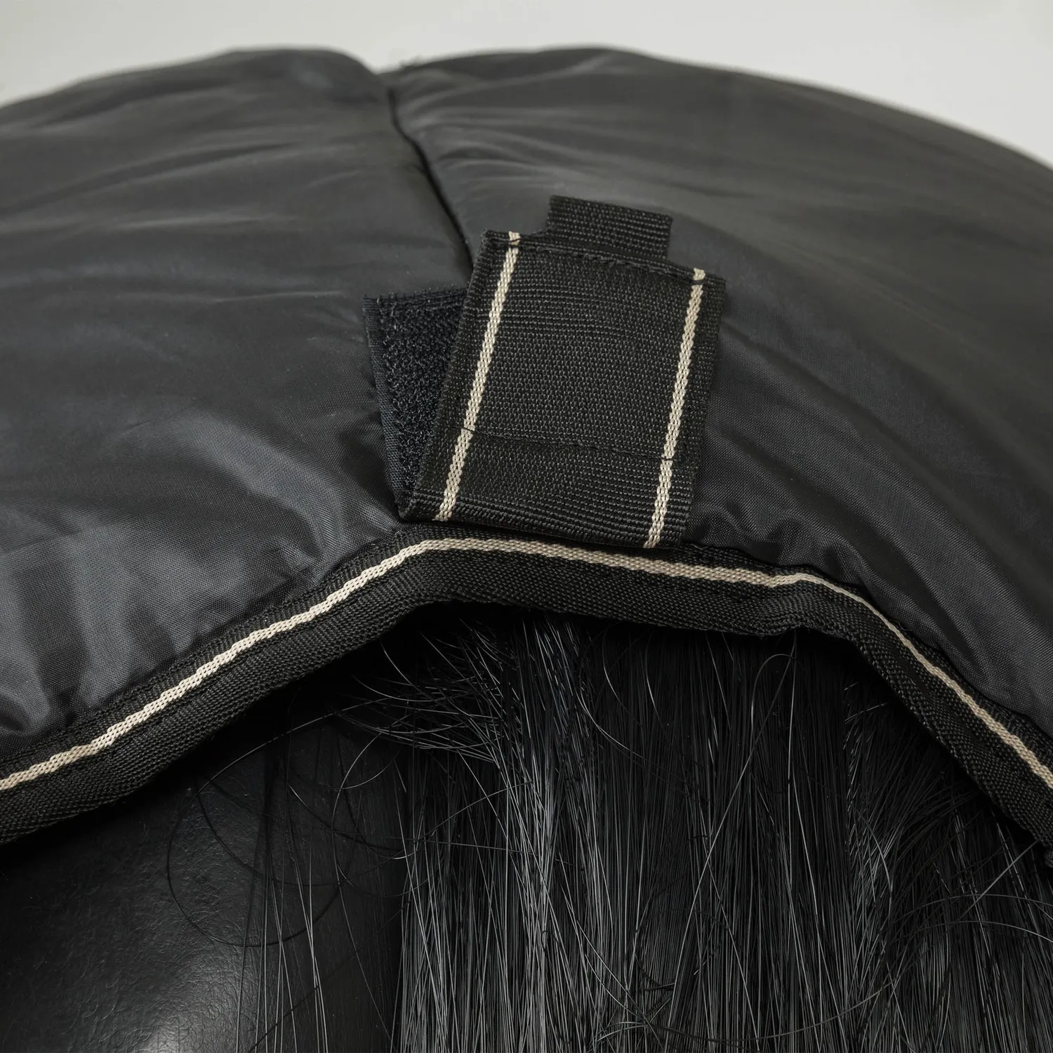 Back on Track Rhyolite sous-couverture cheval noir 100g 135cm