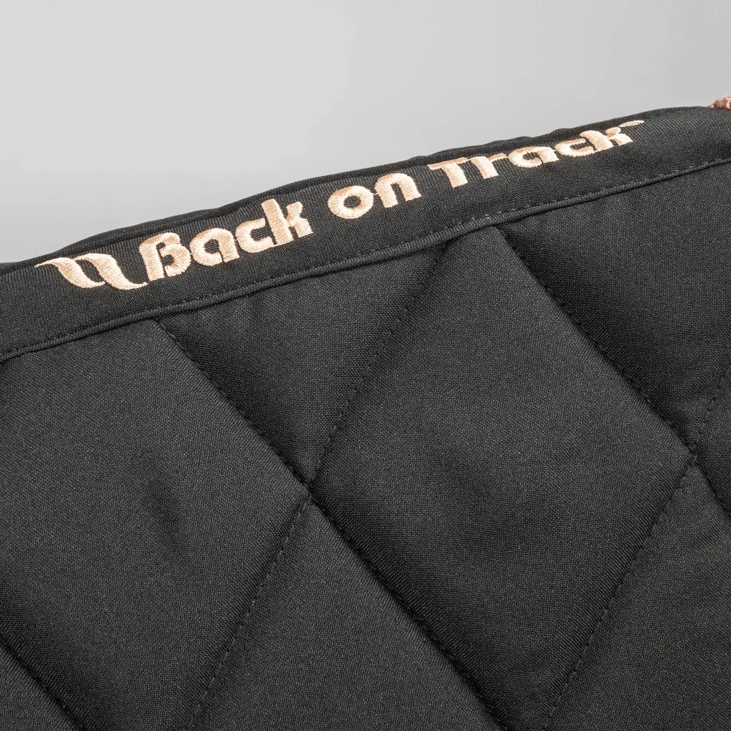 Back on Track Haze tapis dressage cheval noir Full Welltex