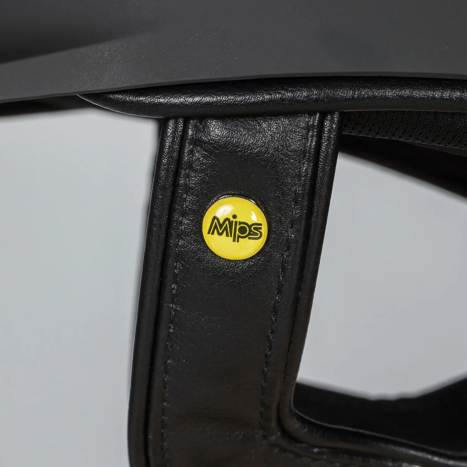 Back on Track EQ3 Pardus casque équitation noir Mips